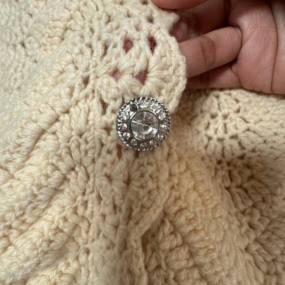Mercer & Madison Lambswool Crochet Cardigan PS Cream Scallop Hem Crystal Buttons - Picture 5 of 11